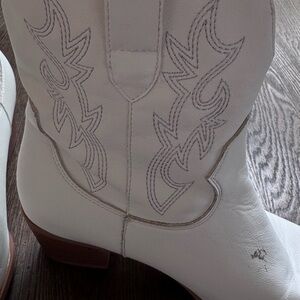 White Western-Style Women's Boots